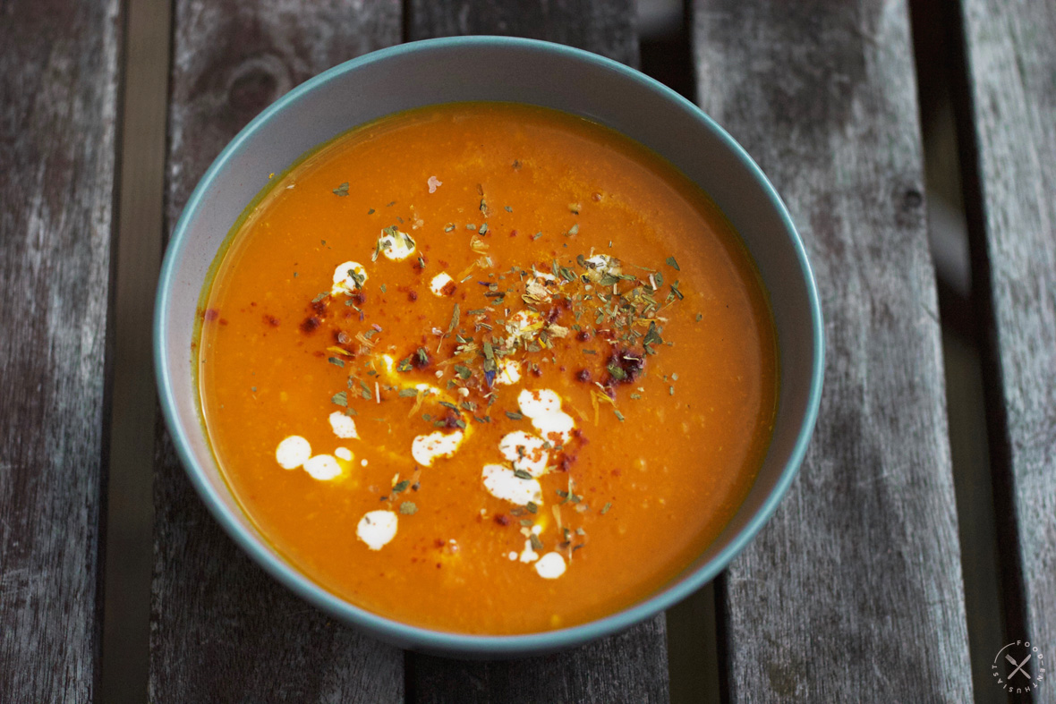 food.enthusiast | Kürbissuppe mit Ingwer und Karotten