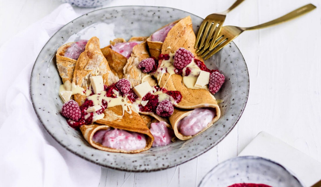 food.enthusiast | Mandel-Pancakes mit Himbeerjoghurt