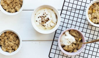 Mango-Crumble mit Sojajoghurt