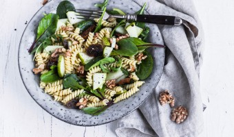 Pasta mit Spinat, Rucola und Walnüssen