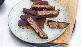 Schoko-Kokos-Riegel mit Dattel-Karamell