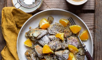 Veganer Kaiserschmarrn mit Mohn und gebratenen Orangen